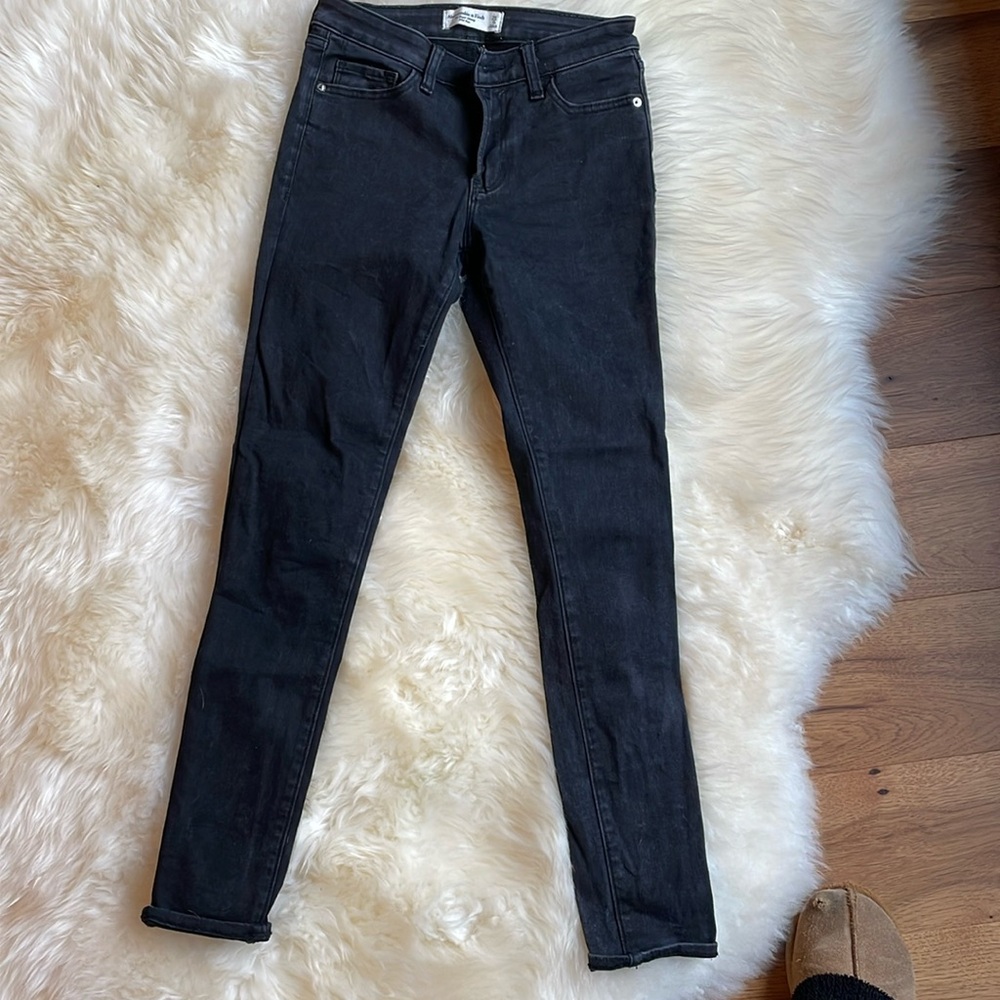 Abercrombie and Fitch the super skinny midrise Jean in black size 25/0 regular ￼